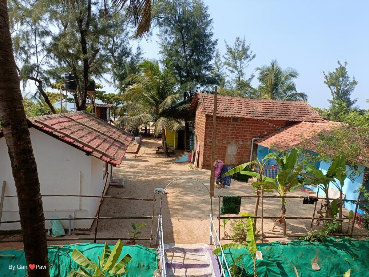 Golden Wings Cafe Hotel Gokarna  Exterior foto