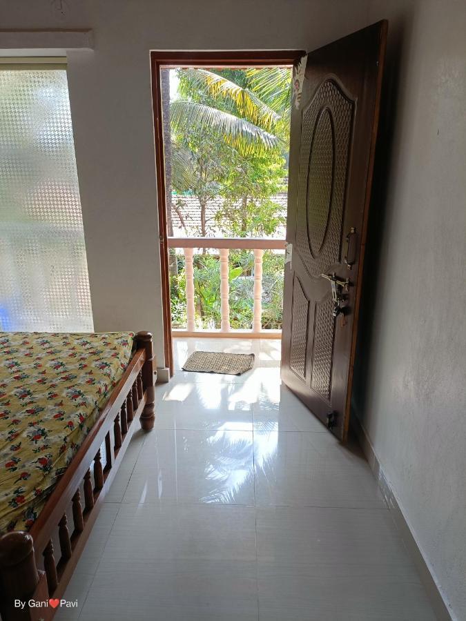 Golden Wings Cafe Hotel Gokarna  Exterior foto